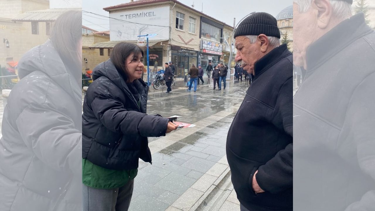 Yozgat’ta Farkındalık Hareketi Gençler Cuma Sonrası Bağımlılık İçin Vatandaşlarla Buluştu (3)