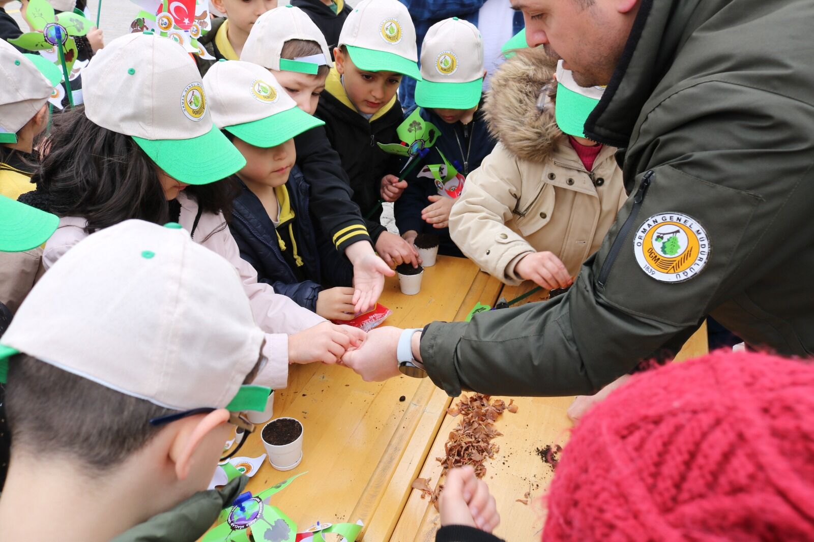 Yozgat’ta Gelecek Yeşeriyor! Çocuklar Fidan Dikimi Yaptı2