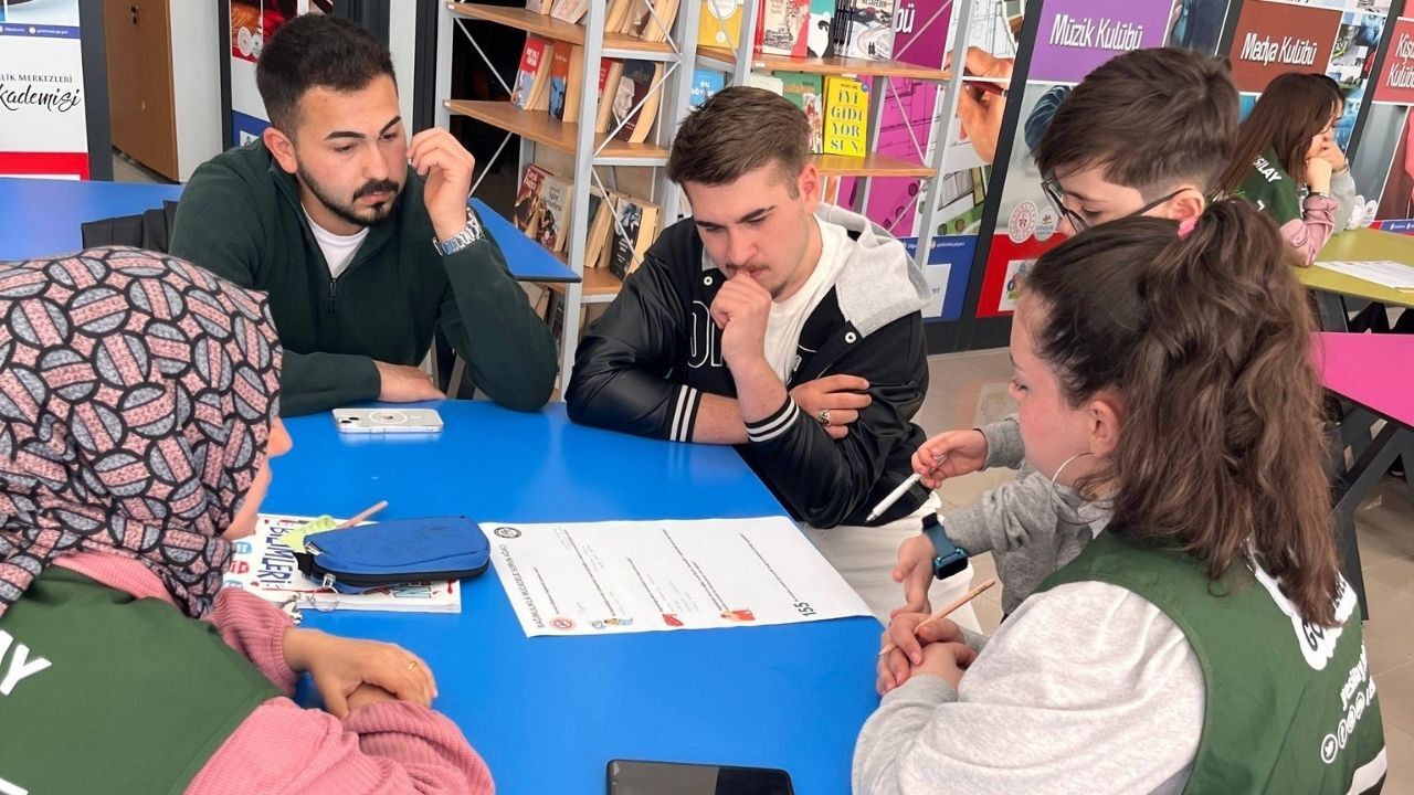 Yozgat’ta Gençleri Harekete Geçiren Atölye Bağımlılık Masaya Yatırıldı (3)