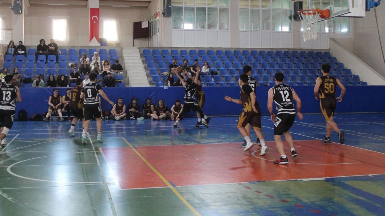 Yozgat'ta Gençliğin Enerjisi Sahaya Yansıdı Kampüste Nefesler Tutuldu (1)