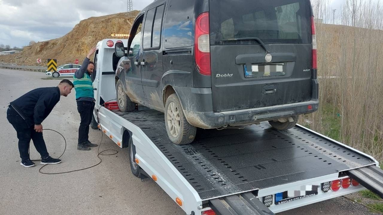 Yozgat’ta Jandarma Araçları Durdurdu, Hacizli Araçlar Ele Geçti (1)