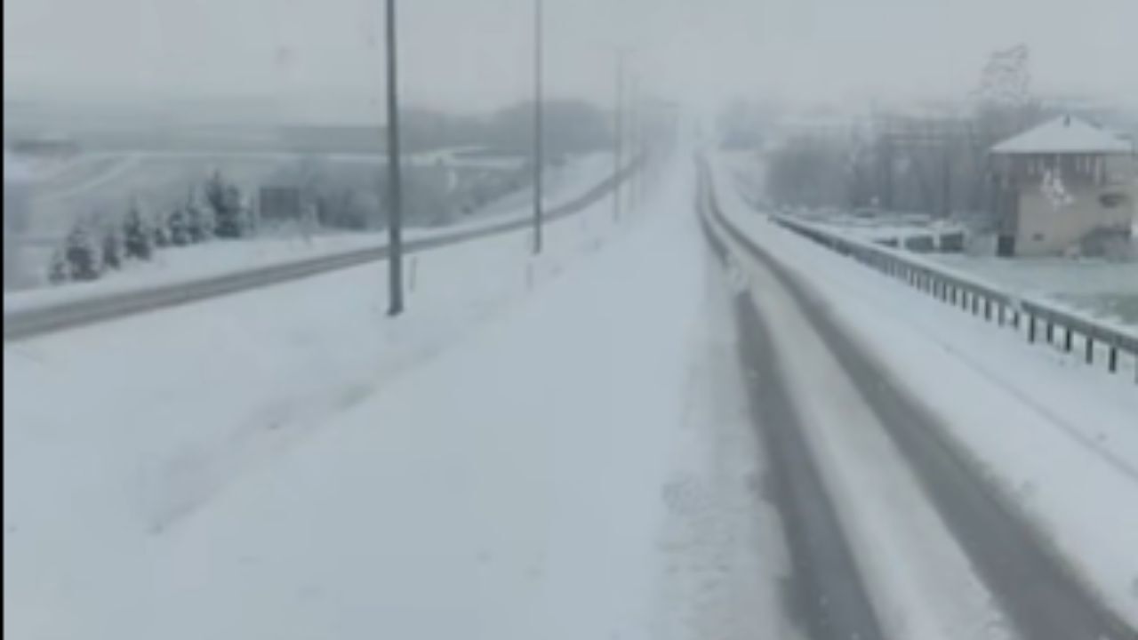 Yozgat’ta Kar Alarmı Sürücüler İçin Hayati Uyarı Geldi (2)