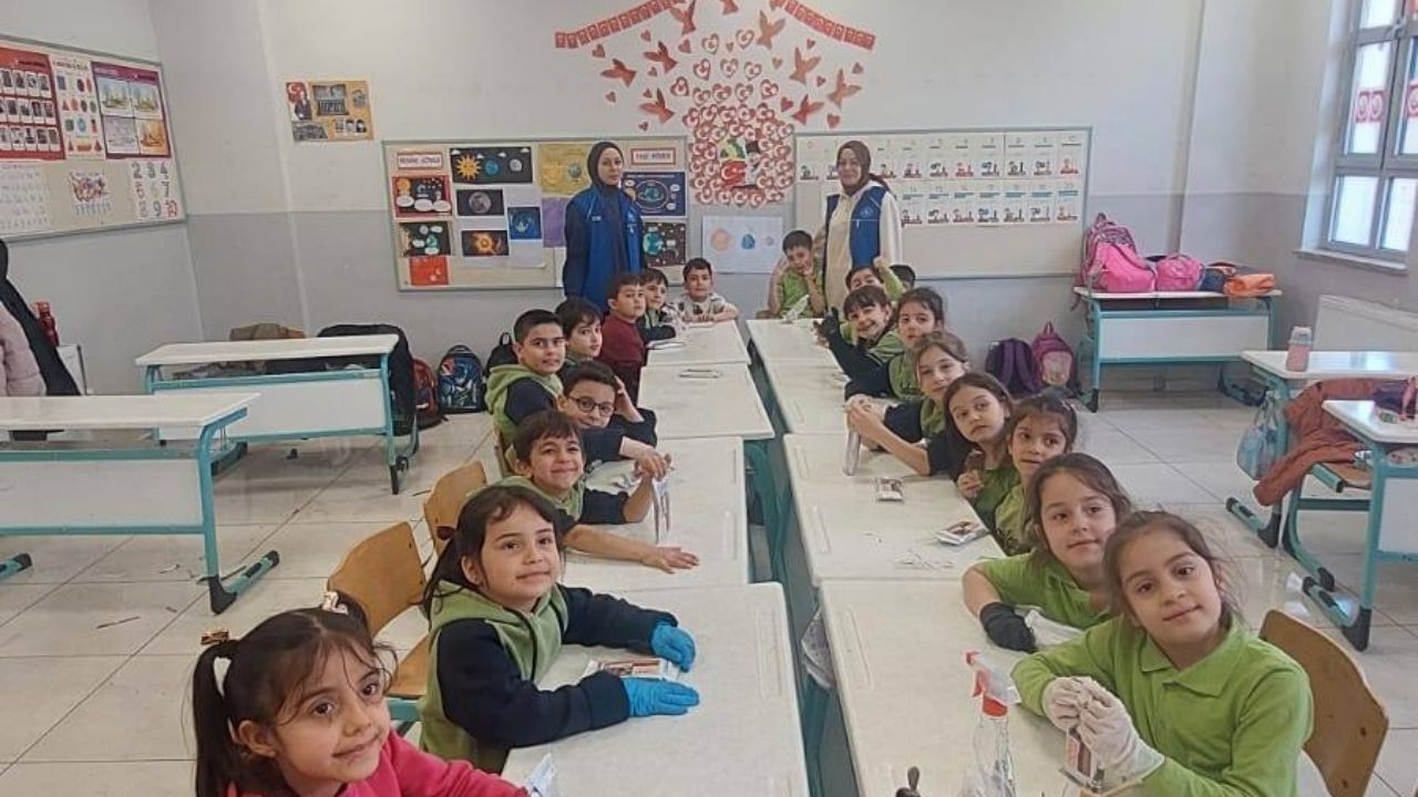 Yozgat’ta Minik Eller Seramikle Hayal Dünyalarını Şekillendirdi (2)