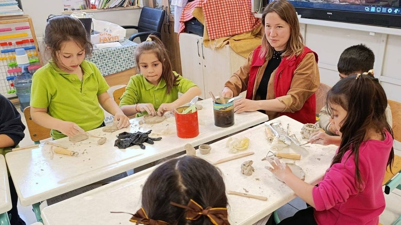 Yozgat’ta Minik Eller Seramikle Hayal Dünyalarını Şekillendirdi (3)