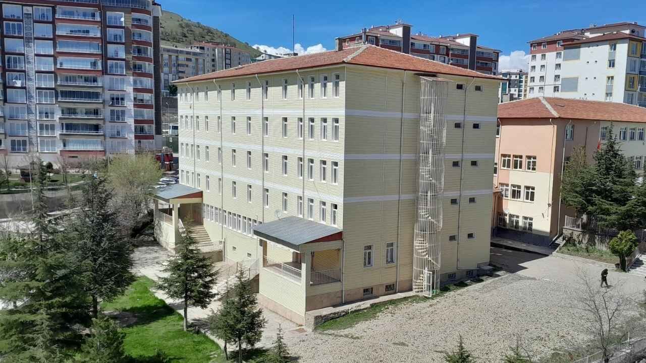 Yozgat'ta Okul Ve Pansiyonlar Riskli Yapı Tespitiyle Boşaltılıyor (1)