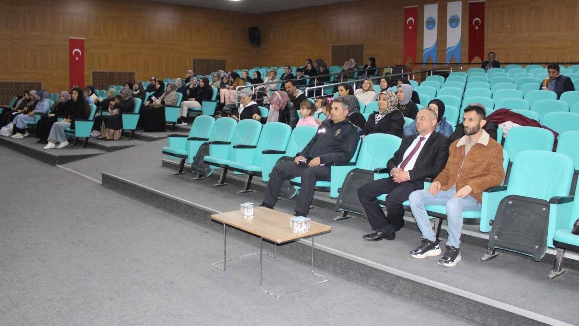 Yozgat’ta Önemli Adım Velilere Yönelik Eğitimde Kritik Uyarılar Yapıldı (3)