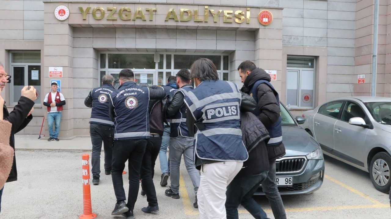 Yozgat'ta Şok Operasyon Yolcusuz Otobüsten 53 Kişi Çıktı (2)