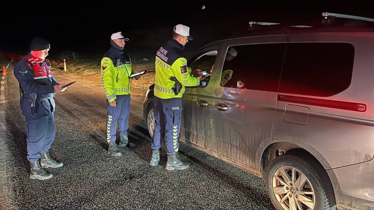 Yozgat’ta Sürücülere Sıkı Kontrol Ekiplerin Uyarısı Peş Peşe Geldi (1)