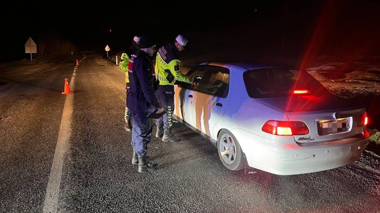 Yozgat’ta Sürücülere Sıkı Kontrol Ekiplerin Uyarısı Peş Peşe Geldi (3)