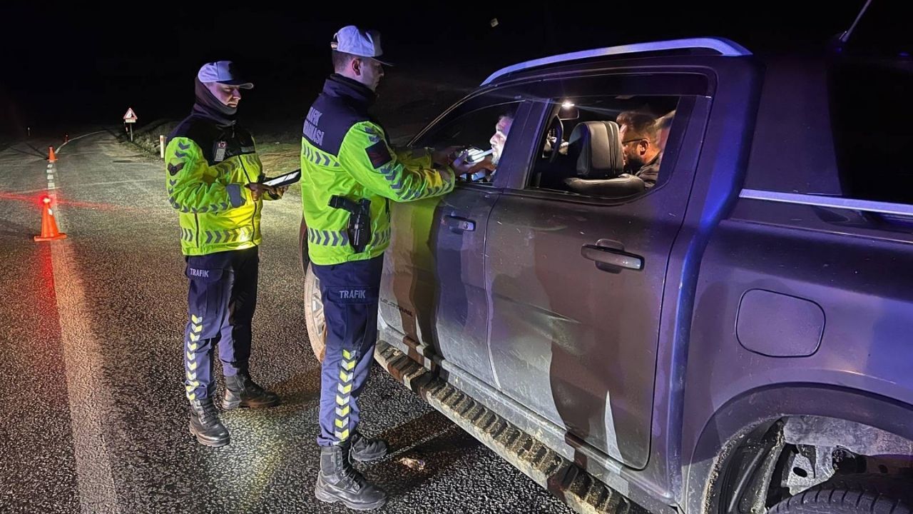 Yozgat’ta Sürücülere Sıkı Kontrol Ekiplerin Uyarısı Peş Peşe Geldi (4)