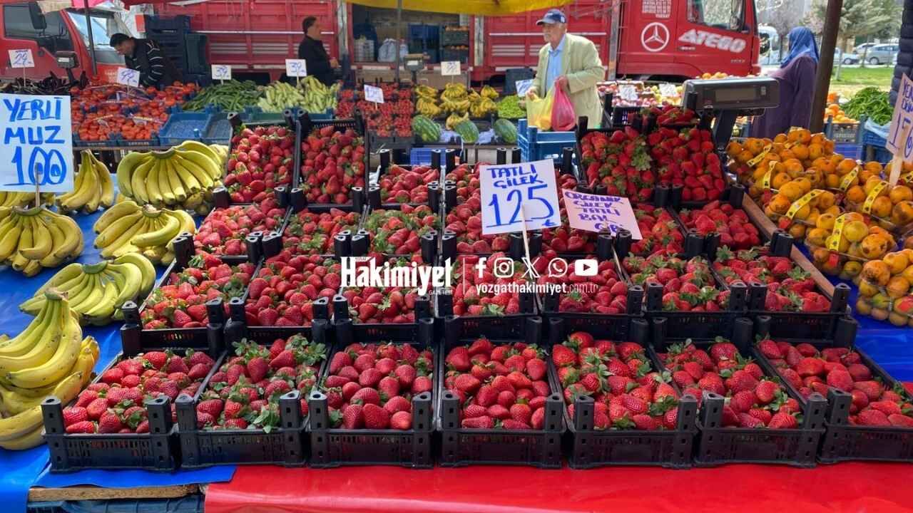 Yozgat'ta Tezgahlar Renk Değiştirdi Meyve Fiyatları Yeniden Şekillendi (4)