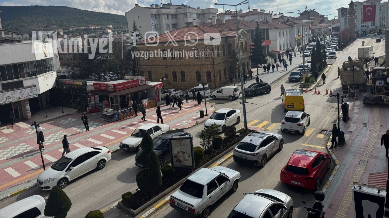 Yozgat’ta Trafik Alarmı Bir Şerit Kapandı, Şehir Birbirine Girdi! (2)