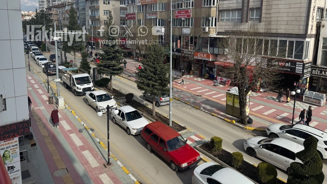 Yozgat’ta Trafik Alarmı Bir Şerit Kapandı, Şehir Birbirine Girdi! (3)