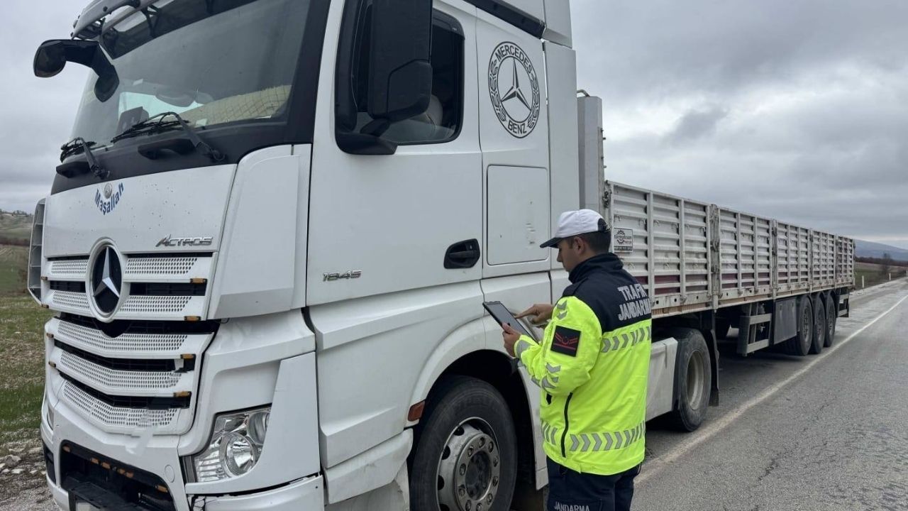 Yozgat’ta Trafik Kuralları Değişiyor Yük Taşıyan Araçlara Sıkı Denetim (5)
