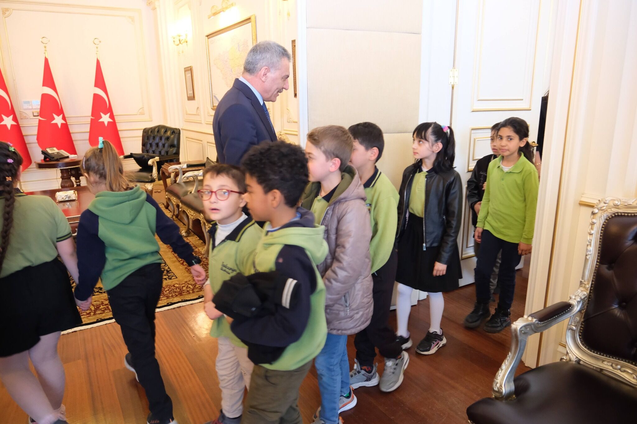 Yozgat'ta Vali Davet Etti, Öğrenciler İcabet Etti