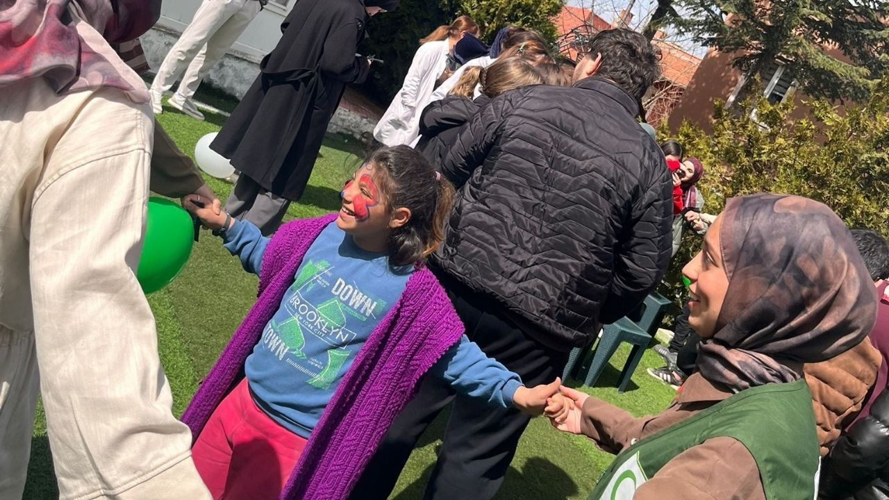 Yozgat’ta Yürek Isıtan Buluşma Çocukların Yüzünü Güldüren Ziyaret Büyük İlgi Gördü (3)