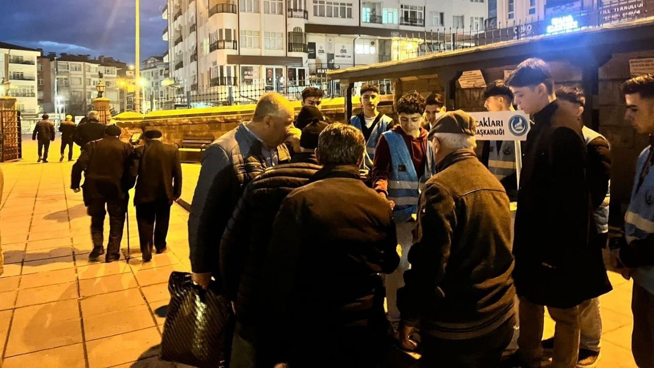 Yozgat’ta Yürekleri Buluşturan Anma Türkeş İçin Dualar Yükseldi (2)