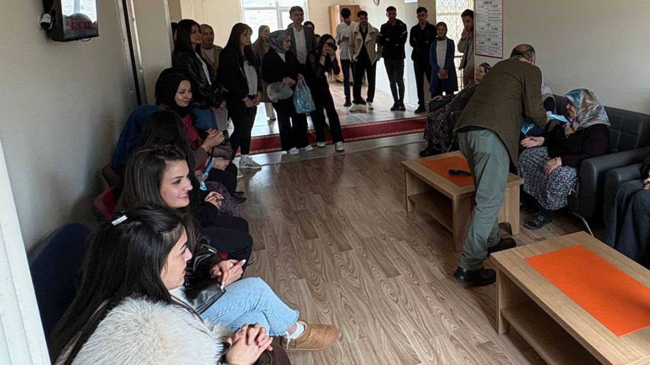 Yozgat’ta Yürekleri Isıtan Kareler Gençlerin Enerjisi Tecrübeyle Buluştu (4)