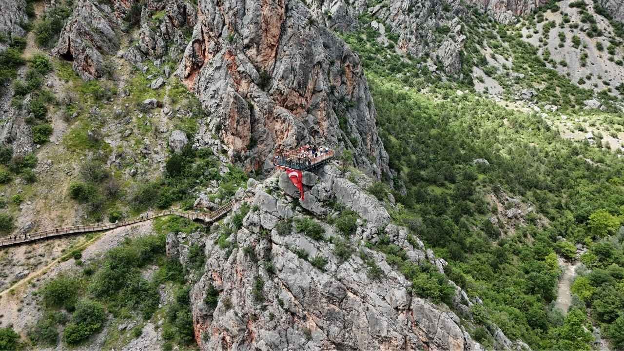 9 Günde Binlerce Kişi Geldi! Yozgat'ın Doğa Harikası Dolup Taştı (3)