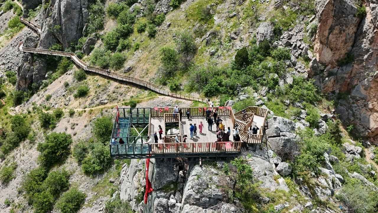 9 Günde Binlerce Kişi Geldi! Yozgat'ın Doğa Harikası Dolup Taştı (4)
