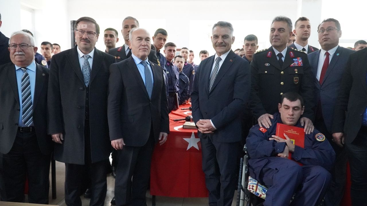 Annelerin Gözü Yaşlı, Gençlerin Göğsü Kabarık! Yozgat'ta Tarihi Gün (4)