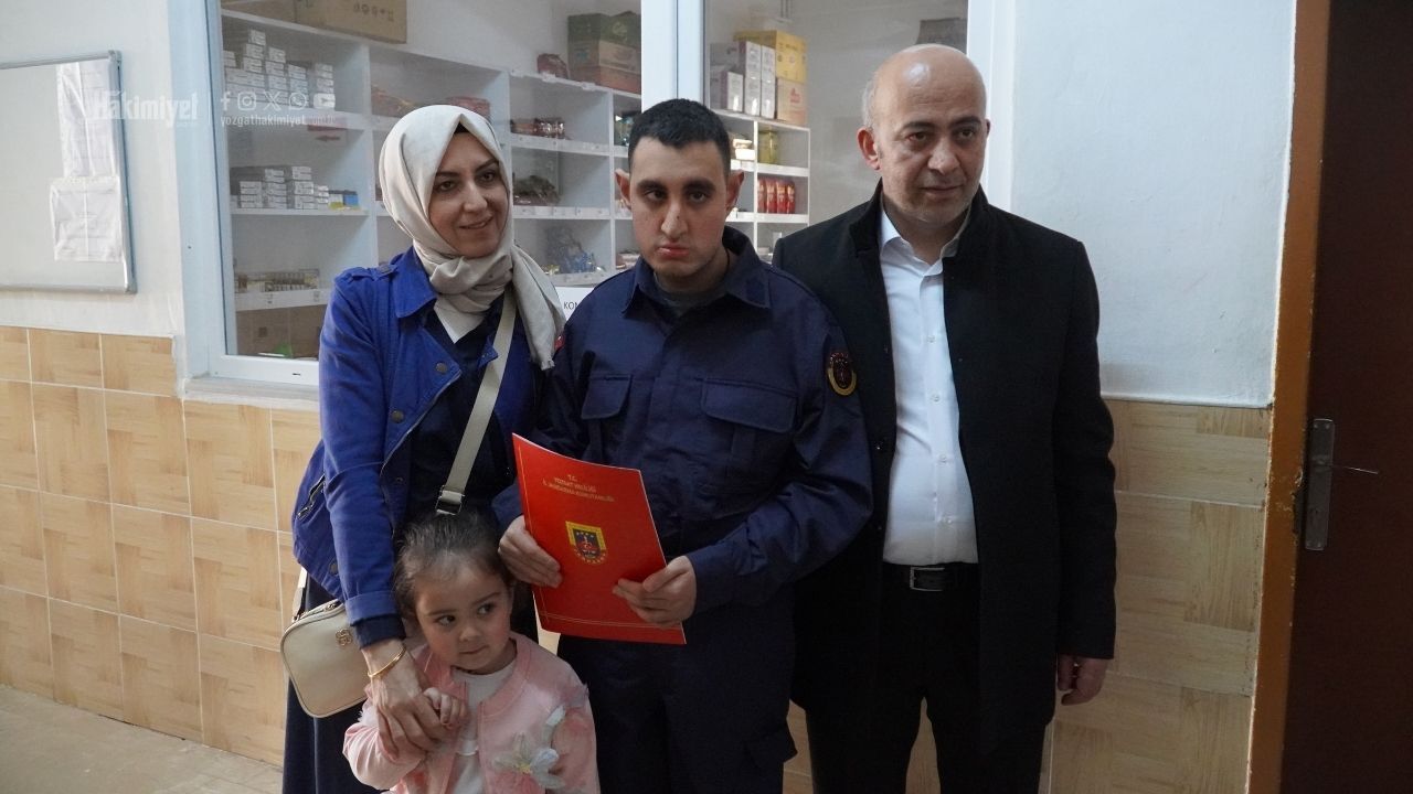 Annelerin Gözü Yaşlı, Gençlerin Göğsü Kabarık! Yozgat'ta Tarihi Gün (6)