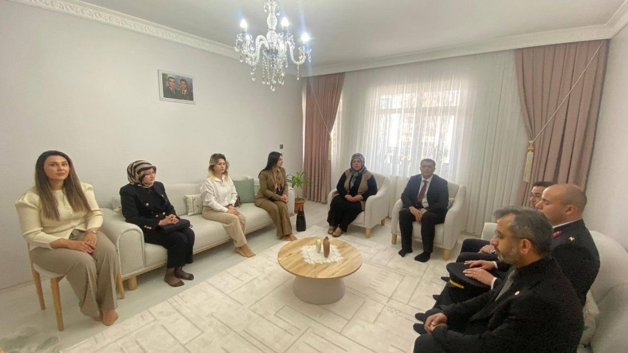 Bayram Ziyaretinde Şehit Ailesine Destek Mesajı (2)