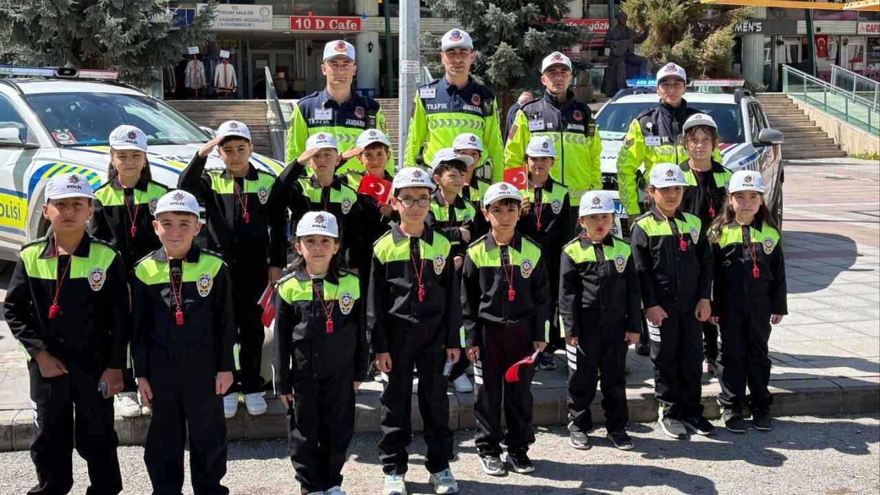 Camiden Okula Trafik Seferberliği Yozgat Jandarması Sahada (1)