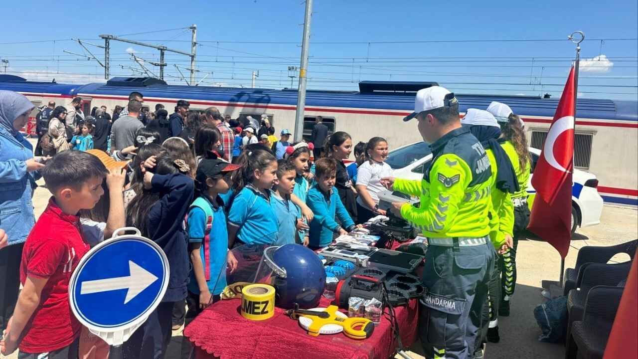 Camiden Okula Trafik Seferberliği Yozgat Jandarması Sahada (3)