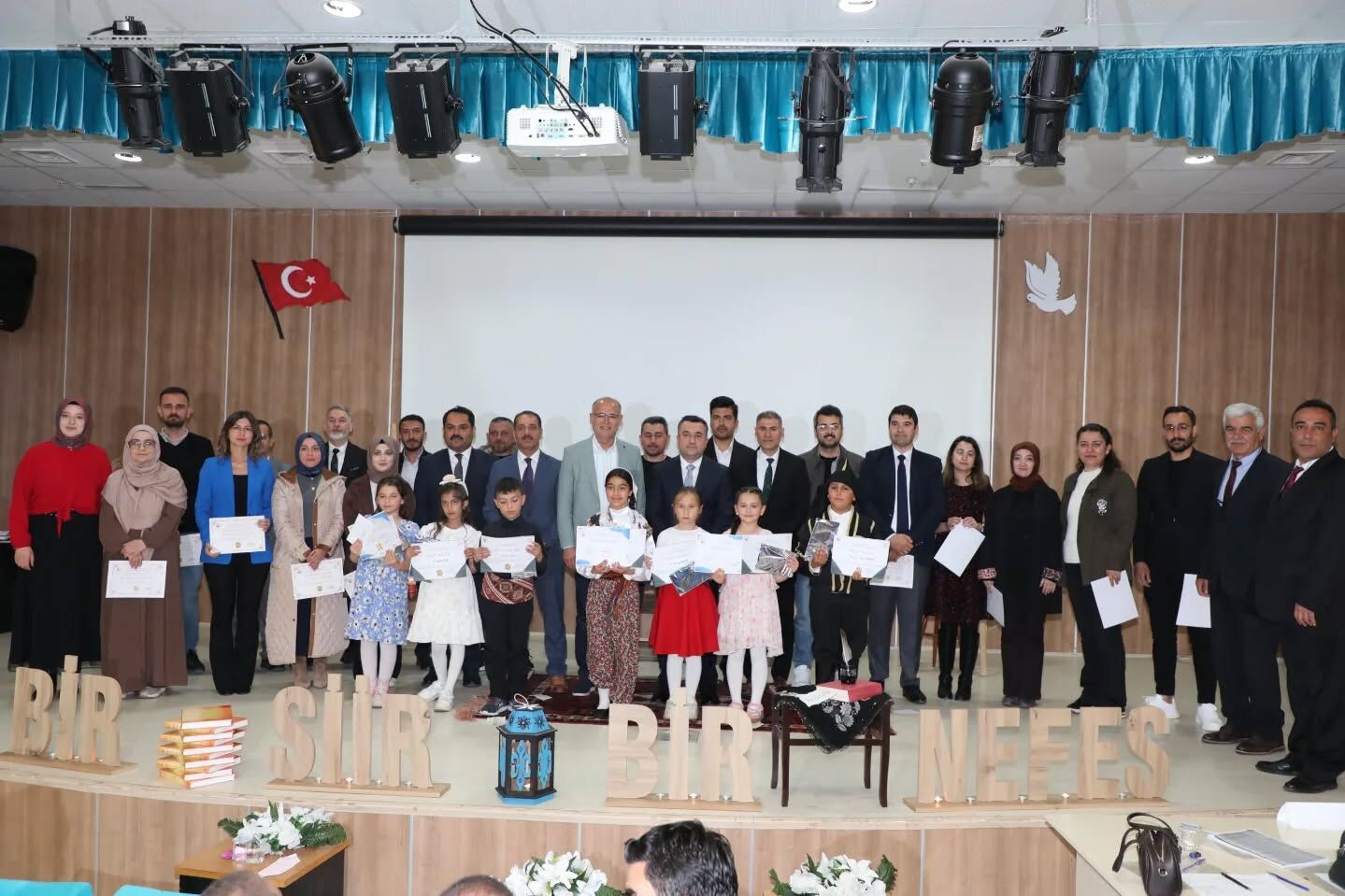 Çekerek'te Sahneye Çıktılar, Gönüllere Dokundular