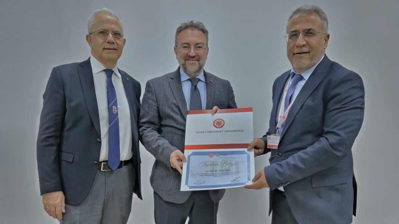 El Cerrahisinde Yapay Zeka Mı Hekim Mi Rektör Yaşar Sivas'ta Konuştu (3)