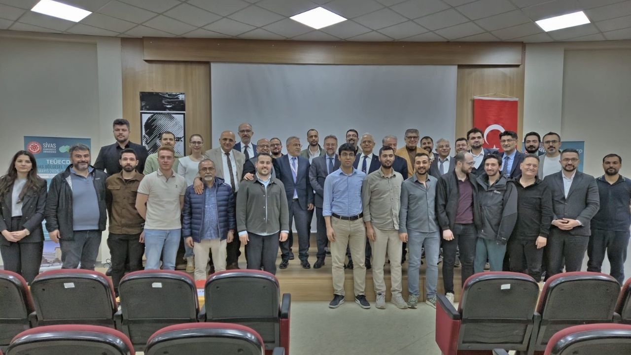 El Cerrahisinde Yapay Zeka Mı Hekim Mi Rektör Yaşar Sivas'ta Konuştu (4)