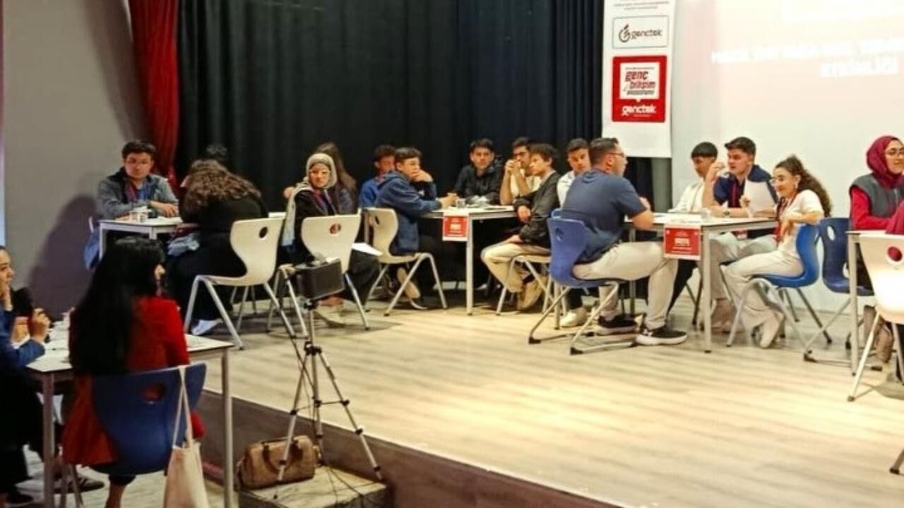 Gençler Fikirleriyle Geleceğe Işık Tuttu (3)