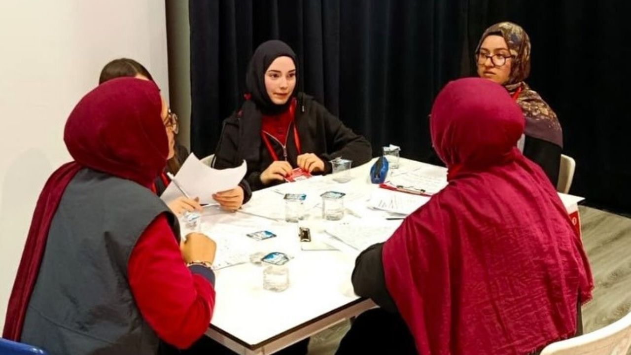 Gençler Fikirleriyle Geleceğe Işık Tuttu (4)