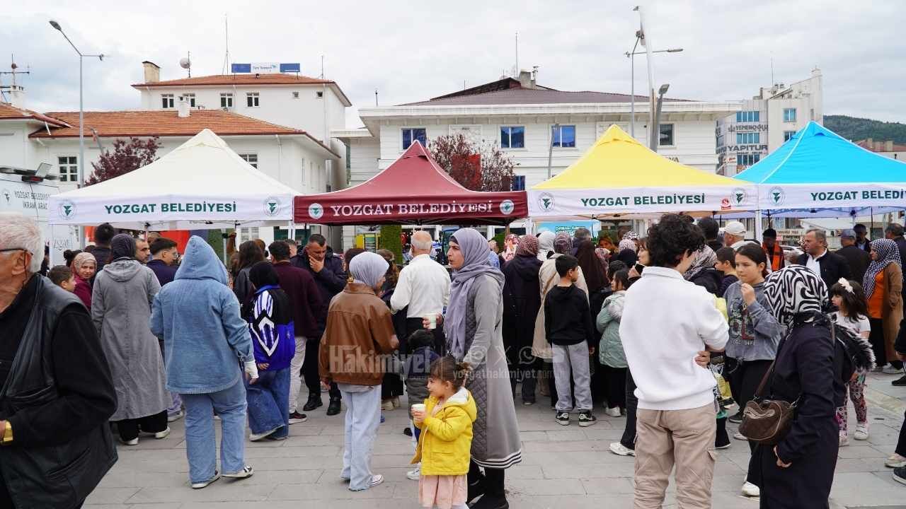 Gösterilere Alkış Yok, İkram Çadırlarında Uzun Kuyruklar Var (4)