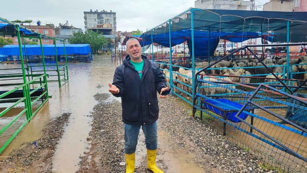 Kurban Pazarini Sel Vurdu, Besi̇ci̇ler Zor Anlar Yaşadi (1)
