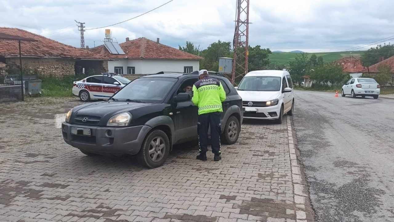 Sarıkaya'da Trafik Seferberliği! Jandarma Sürücüleri Tek Tek Uyardı (1)