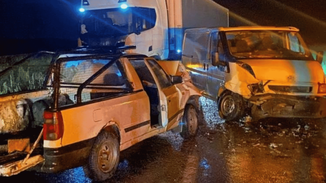 Son Dakika... Yozgat'ın Ölüm Yolunda Feci Kaza Ölü Ve Yaralılar Var (3)