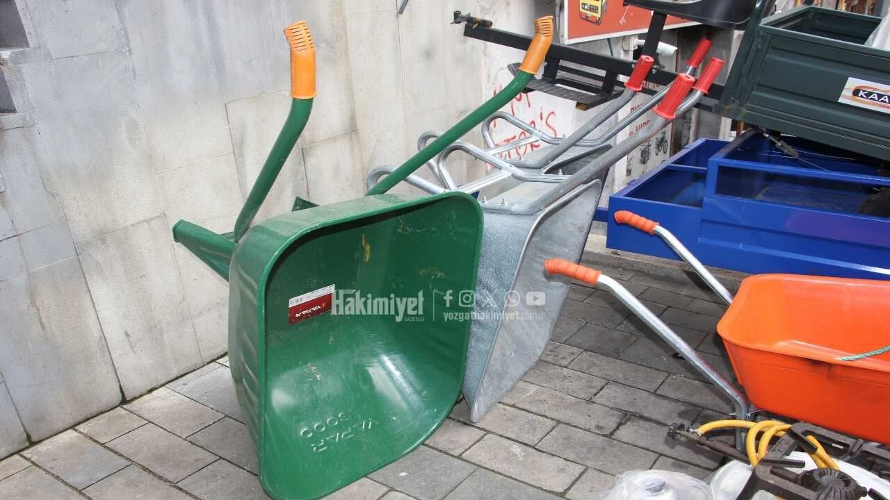 Toprak Canlandı, El Arabası Satışları Patladı! Tol Çarşı Esnafının Yüzü Güldü (2)