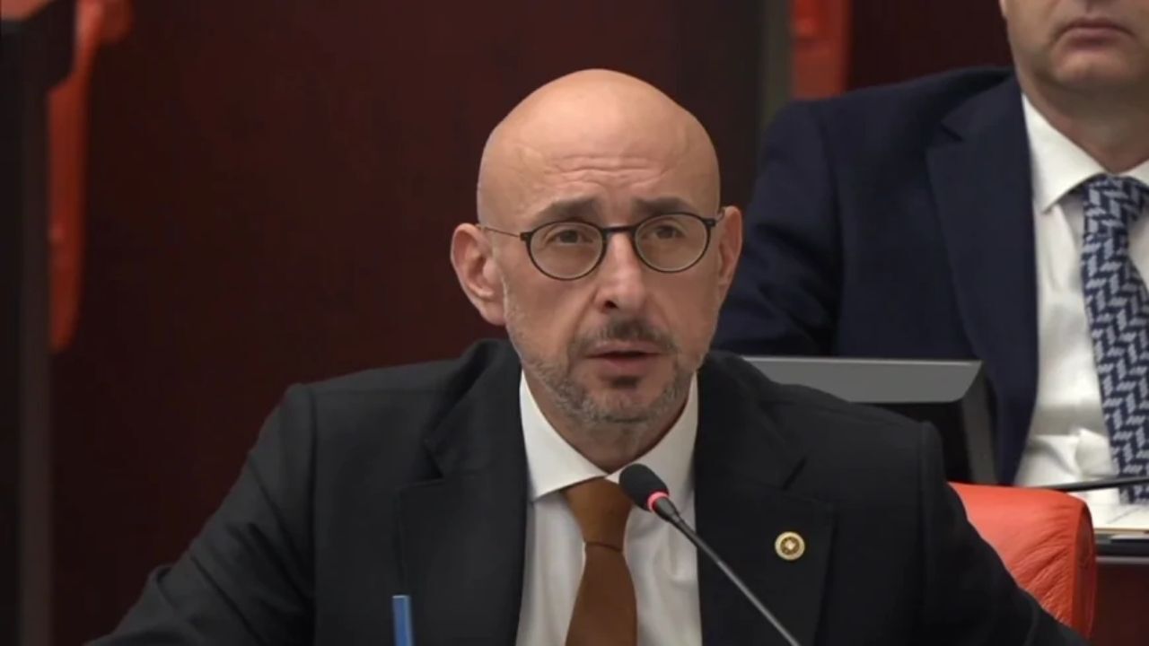 Uğur Poyraz Ki̇mdi̇r3