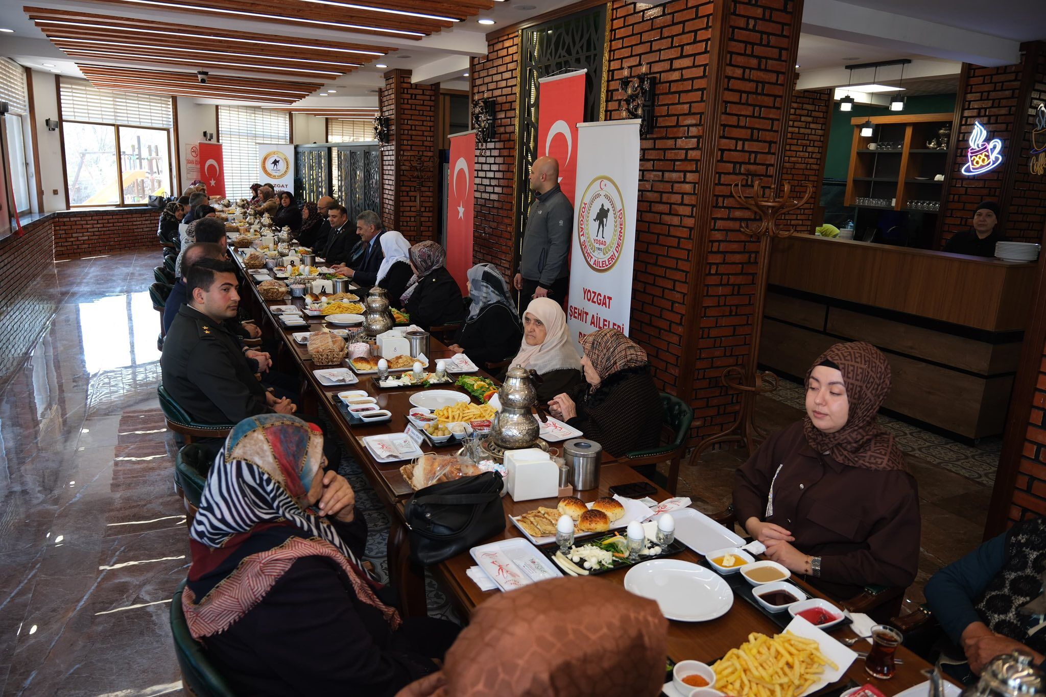 Vali Özkan, Şehit Emanetlerini Ağırladı2
