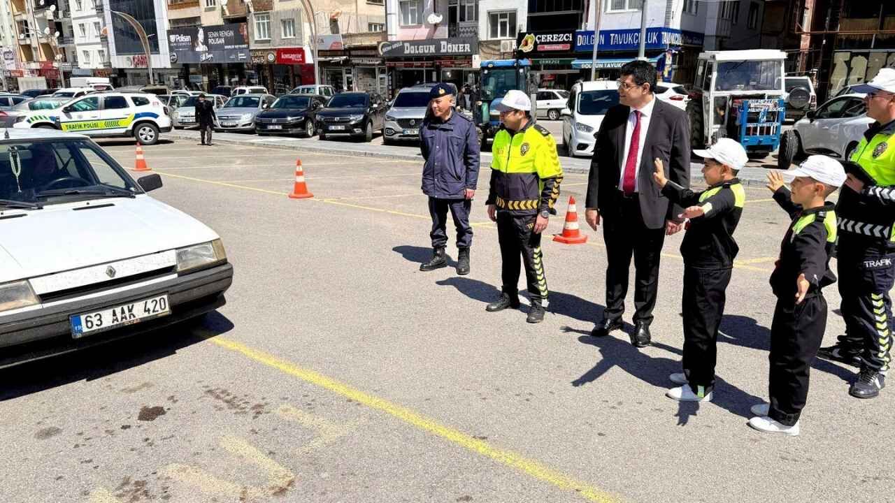 Yozgat, Akdağmadeni Ilçesinde Trafik Ve İlk Yardım Haftası Kutlamaları Devam Ediyor. (1)