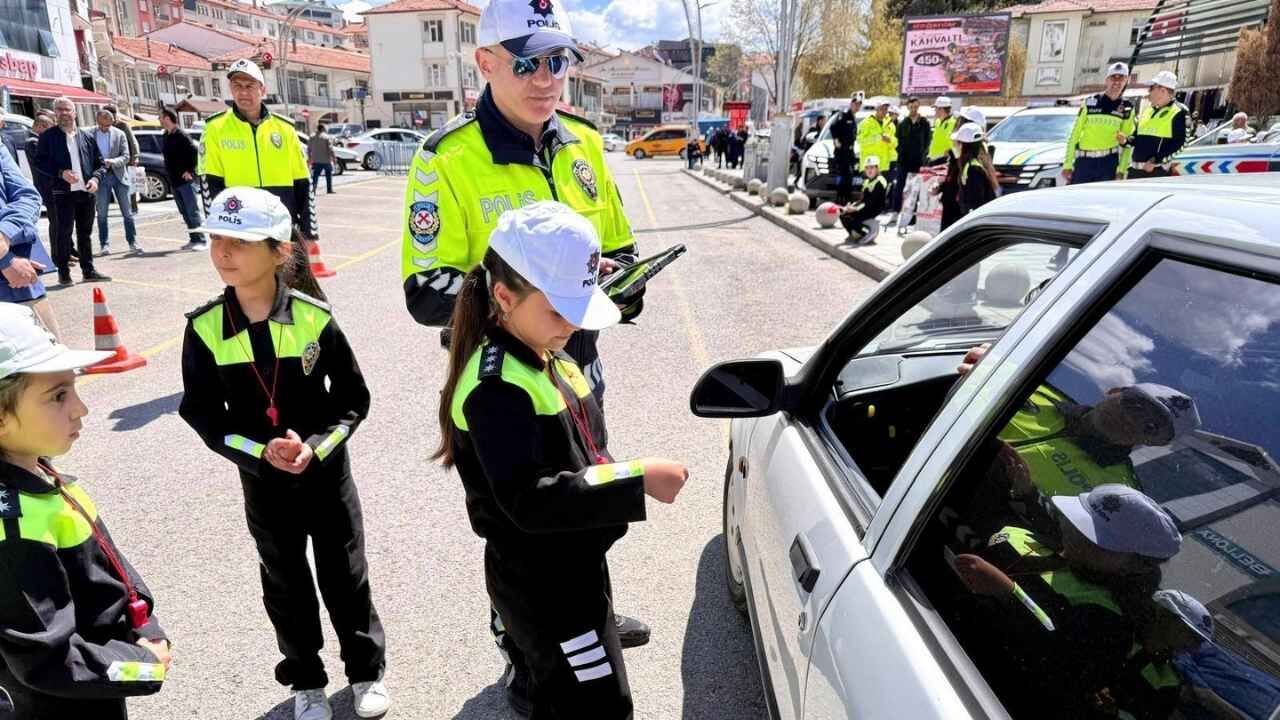 Yozgat, Akdağmadeni Ilçesinde Trafik Ve İlk Yardım Haftası Kutlamaları Devam Ediyor. (2)