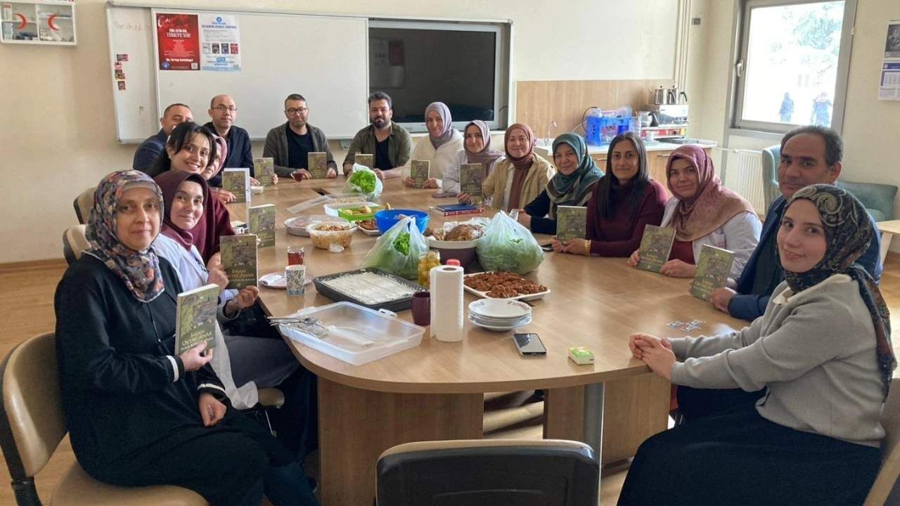 Yozgat’ın Eğitim Kadrosu Kitaplarla Geleceği Şekillendiriyor (1)