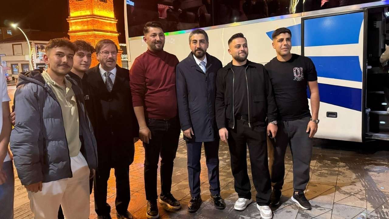 Yozgatlı Başkan Yozgat'ı Temsil Edecek Kafileyi Uğurladı (3)