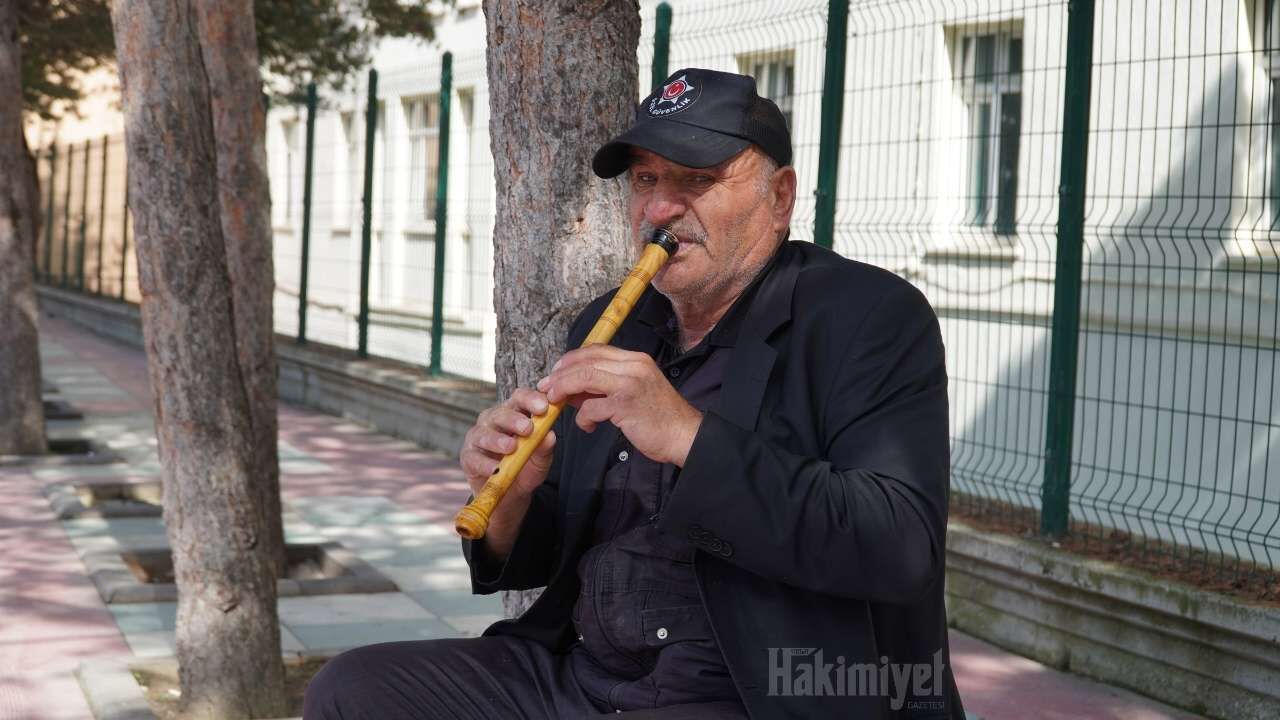 Yozgatlı Kavalcı İlgi Odağı Oldu3-1