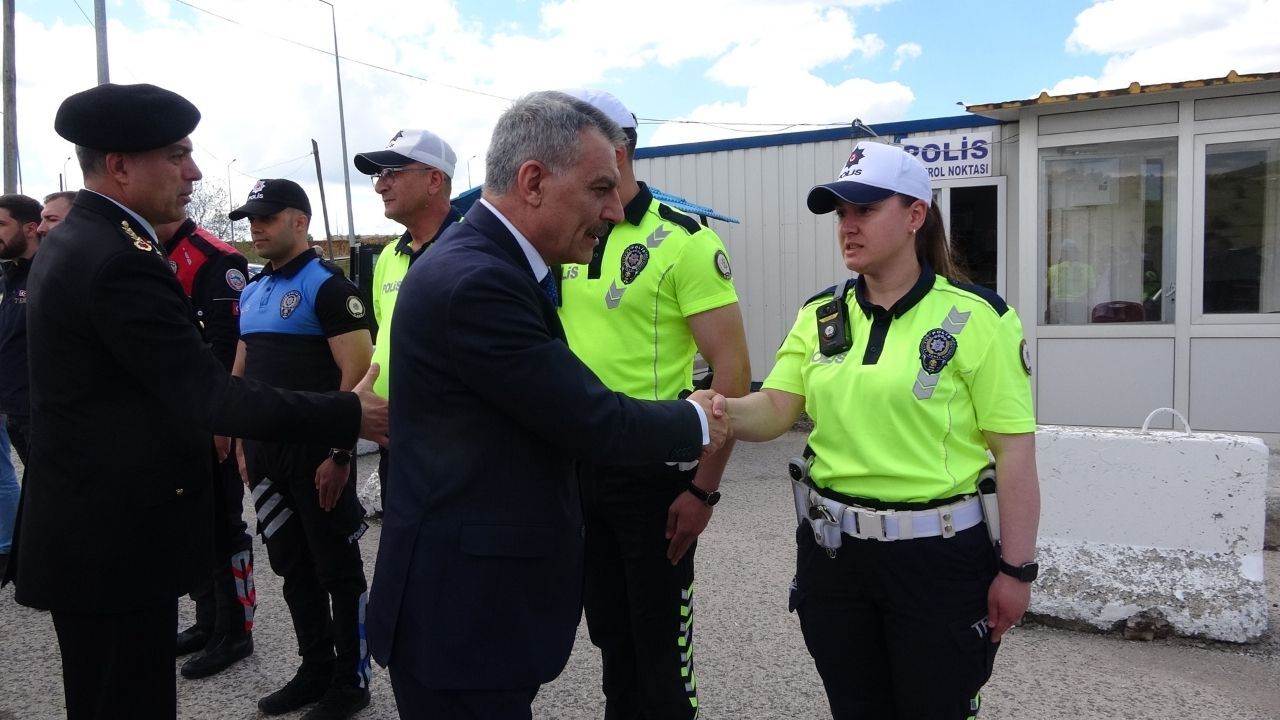 Yozgat'ta Bayram Mesaisi Yapan Ekiplere Sürpriz Ziyaret! (1)
