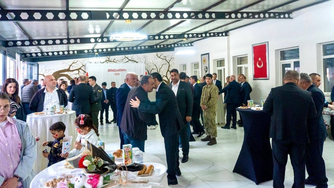 Yozgat’ta Bayramlaşma Programında Dikkat Çeken Kareler (1)
