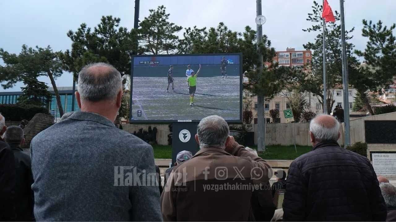 Yozgat'ta Dev Ekran Kuruluyor Taraftarlar Maçı Birlikte İzleyecek (4)