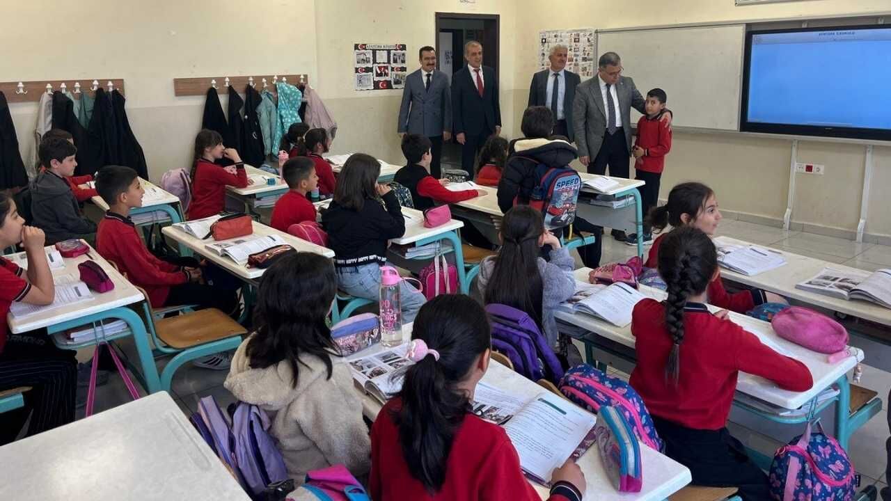 Yozgat'ta Eğitimin Temel Taşı Nedir Müdür Sahada Cevapladı (2)